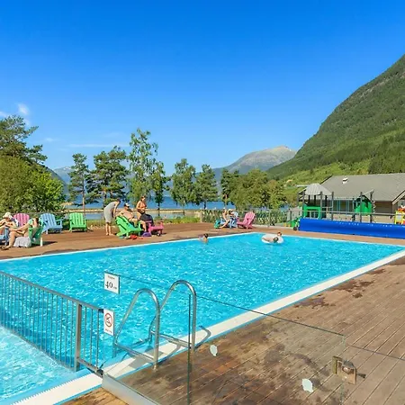 Mikkelparken Ferietun 3* Kinsarvik