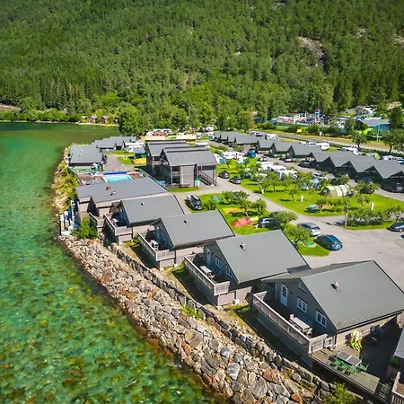 Mikkelparken Ferietun Semesterpark Kinsarvik