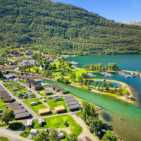 Mikkelparken Ferietun Village de vacances Kinsarvik