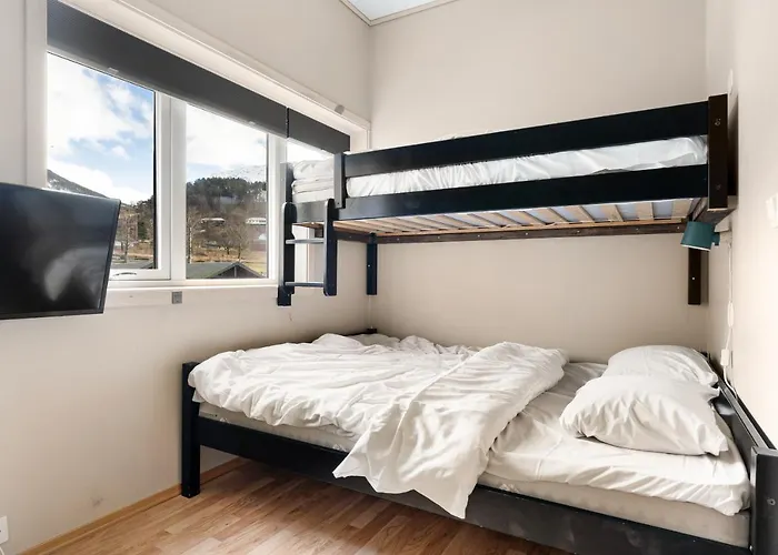 Mikkelparken Ferietun Semesterpark Kinsarvik